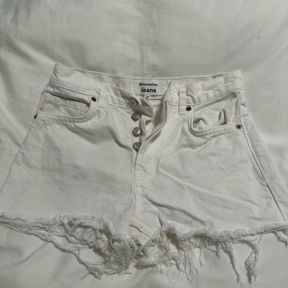 Size 24 Reformation White denim shorts - Picture 3 of 3